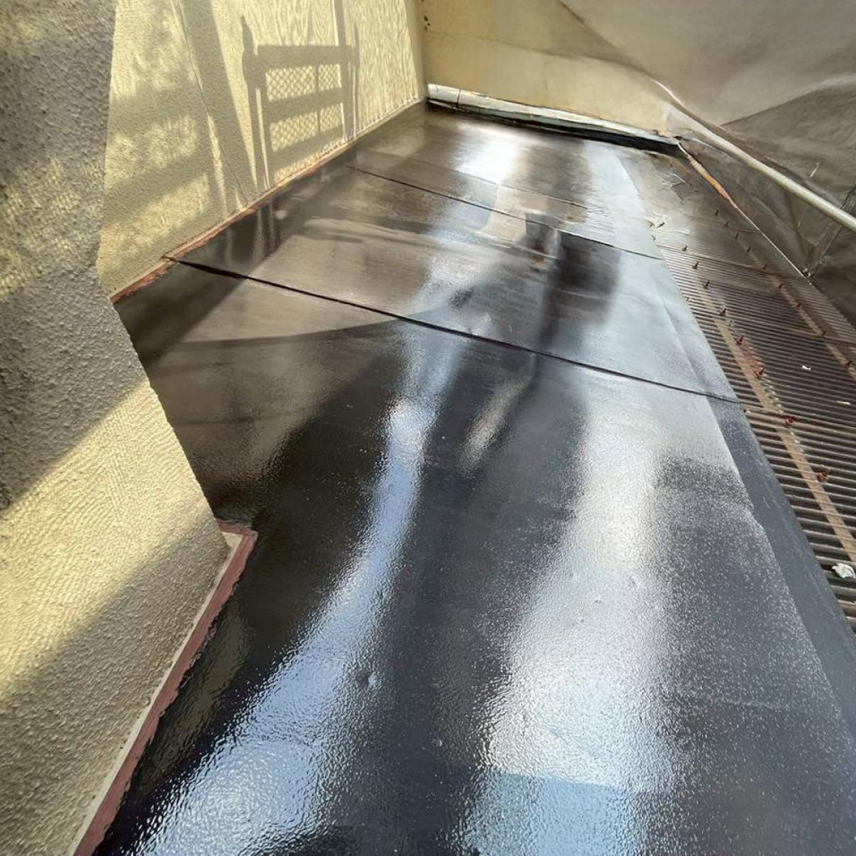 見えない場所こそ、住まいの寿命を左右する|鉄板屋根塗装工事施工事例