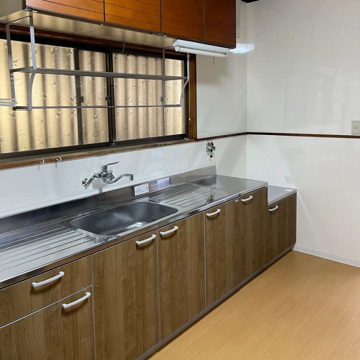 キッチン背面の腐食と水漏れの徹底調査・補修|水漏れ修繕工事施工事例