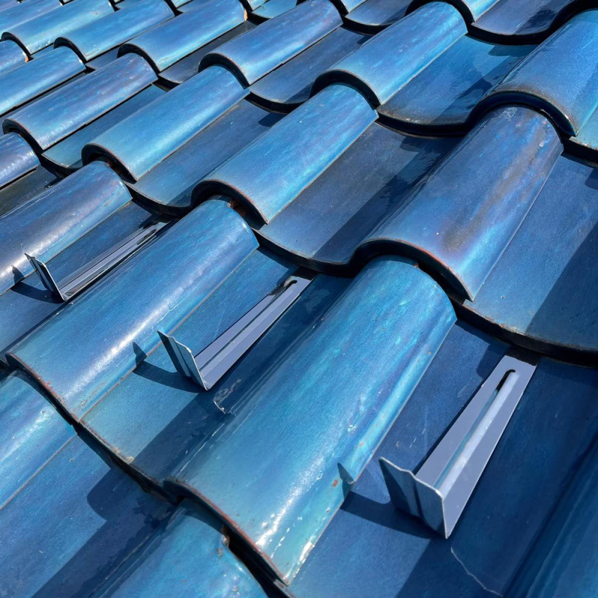 屋根の雪止めは必要?落雪対策の施工事例と工事の流れを解説