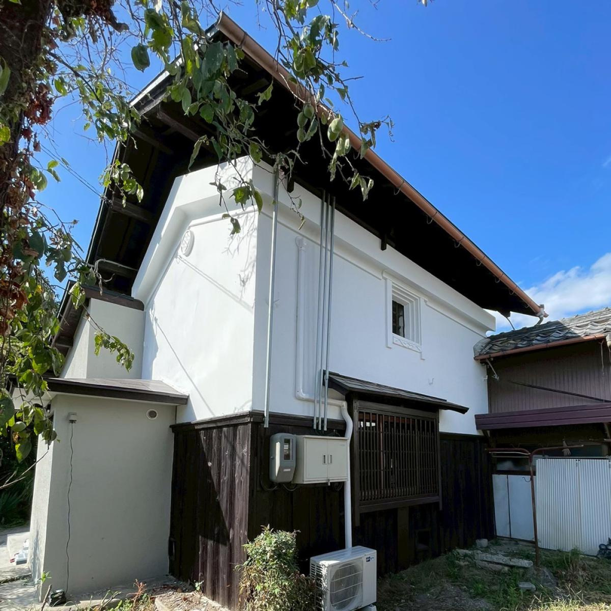 外壁の漆喰が剥がれる原因とは?補修から仕上げまでの施工事例