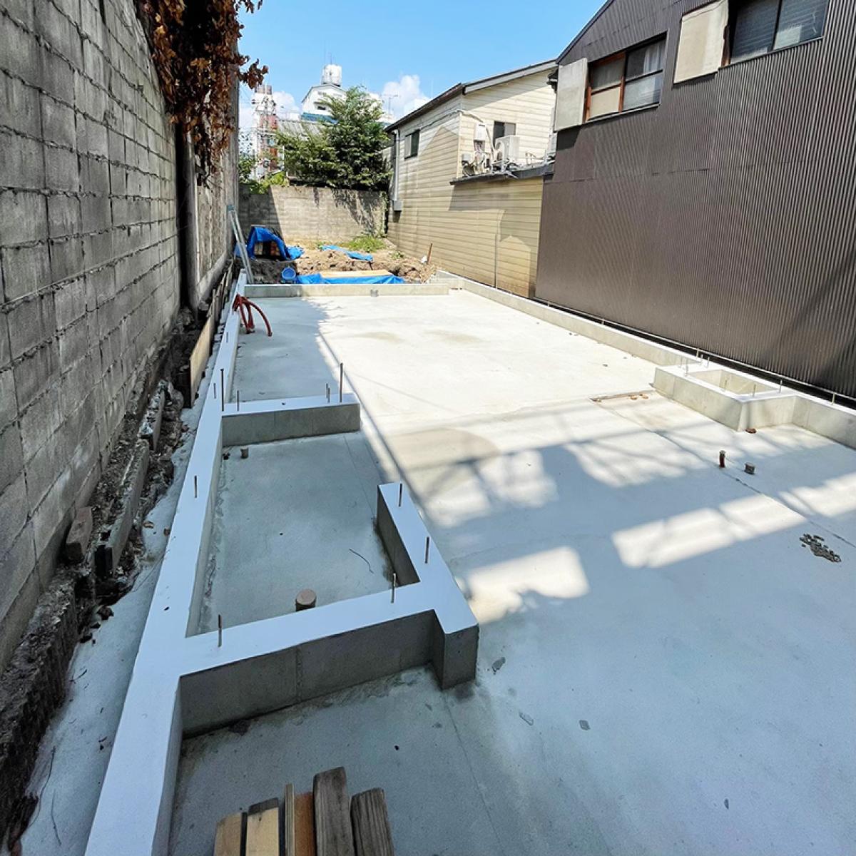 カフェ&バー新築店舗の土台据えから上棟の様子をご紹介します